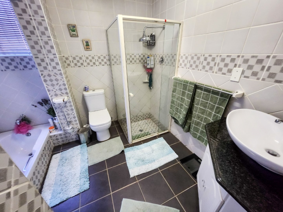4 Bedroom Property for Sale in Wilkoppies North West